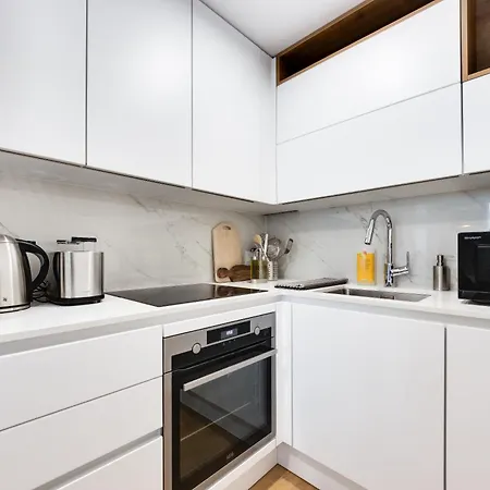 Modern 1 Bedroom In Center With Covered Parking Lejlighed *