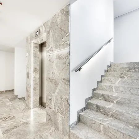 Lejlighed Modern 1 Bedroom In Center With Covered Parking