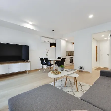 Modern 1 Bedroom In Center With Covered Parking Lejlighed Ljubljana