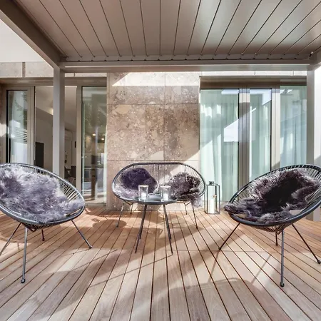 Modern 1 Bedroom In Center With Covered Parking Appartamento