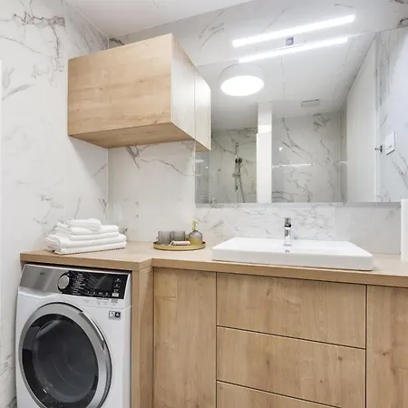 Modern 1 Bedroom In Center With Covered Parking * Lublaň